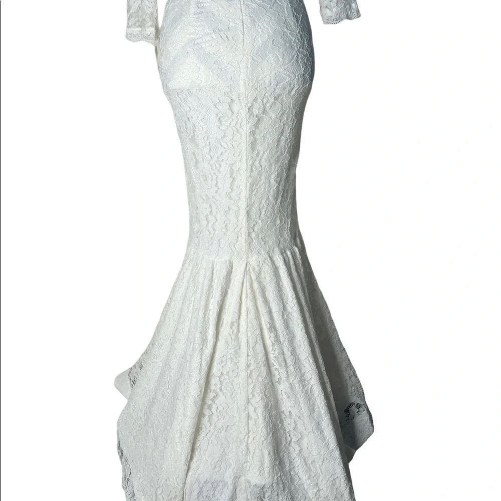 White wedding dress lace form fitting - Picture 2 of 8